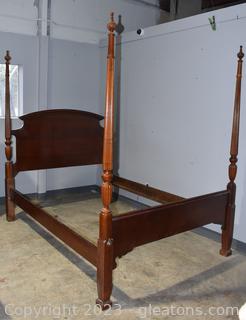 Four Poster Queen Bed with Footboard & Finials 